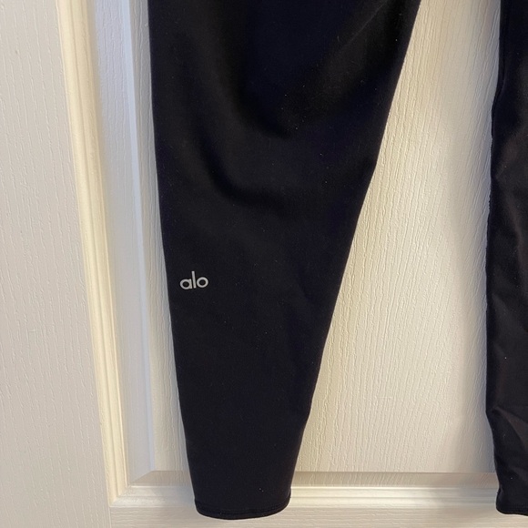 ALO Yoga Black High Rise Leggings - Picture 3 of 4